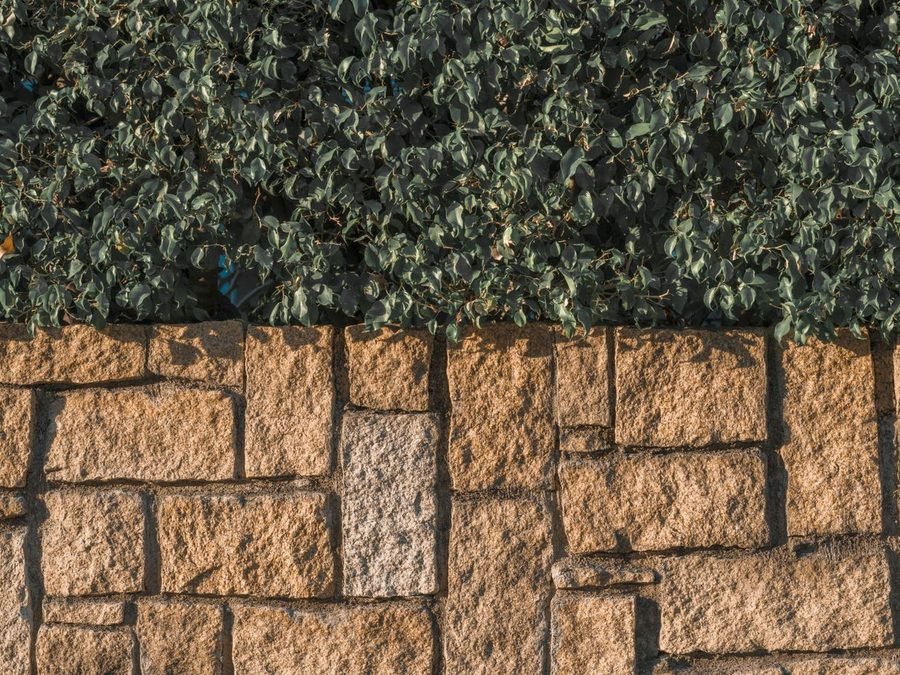 Cut stone retaining wall